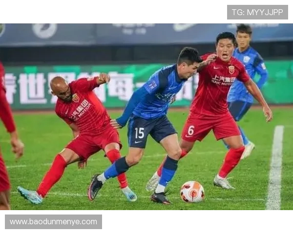 武汉足球队以52分领跑冠军赛积分榜展现强劲实力