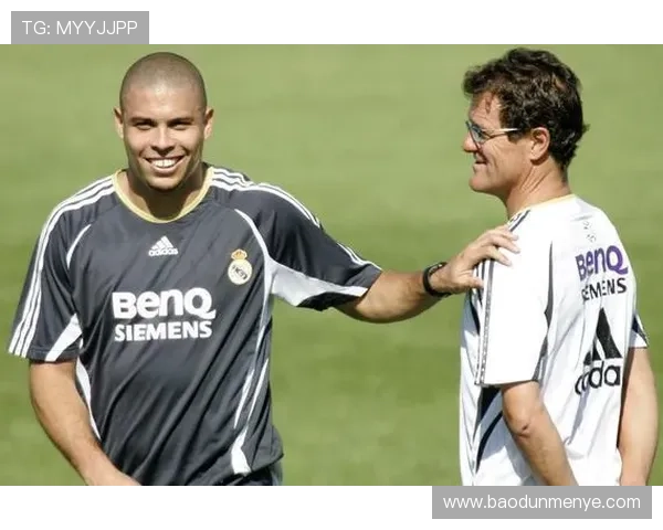 卡罗与足球明星的精彩瞬间：一组珍贵照片背后的故事与回忆